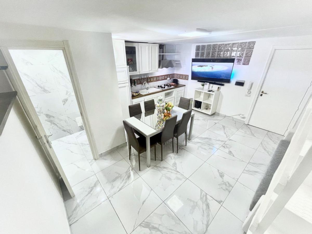 House Relax Apartment Centro Di Napoli Luaran gambar
