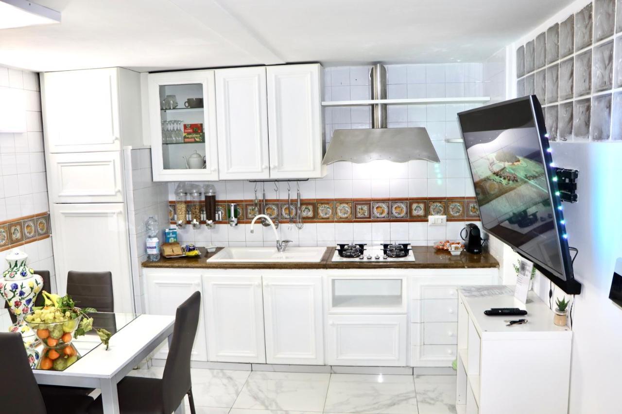 House Relax Apartment Centro Di Napoli Luaran gambar