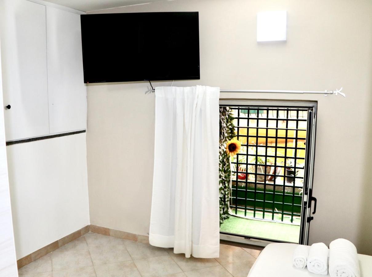 House Relax Apartment Centro Di Napoli Luaran gambar