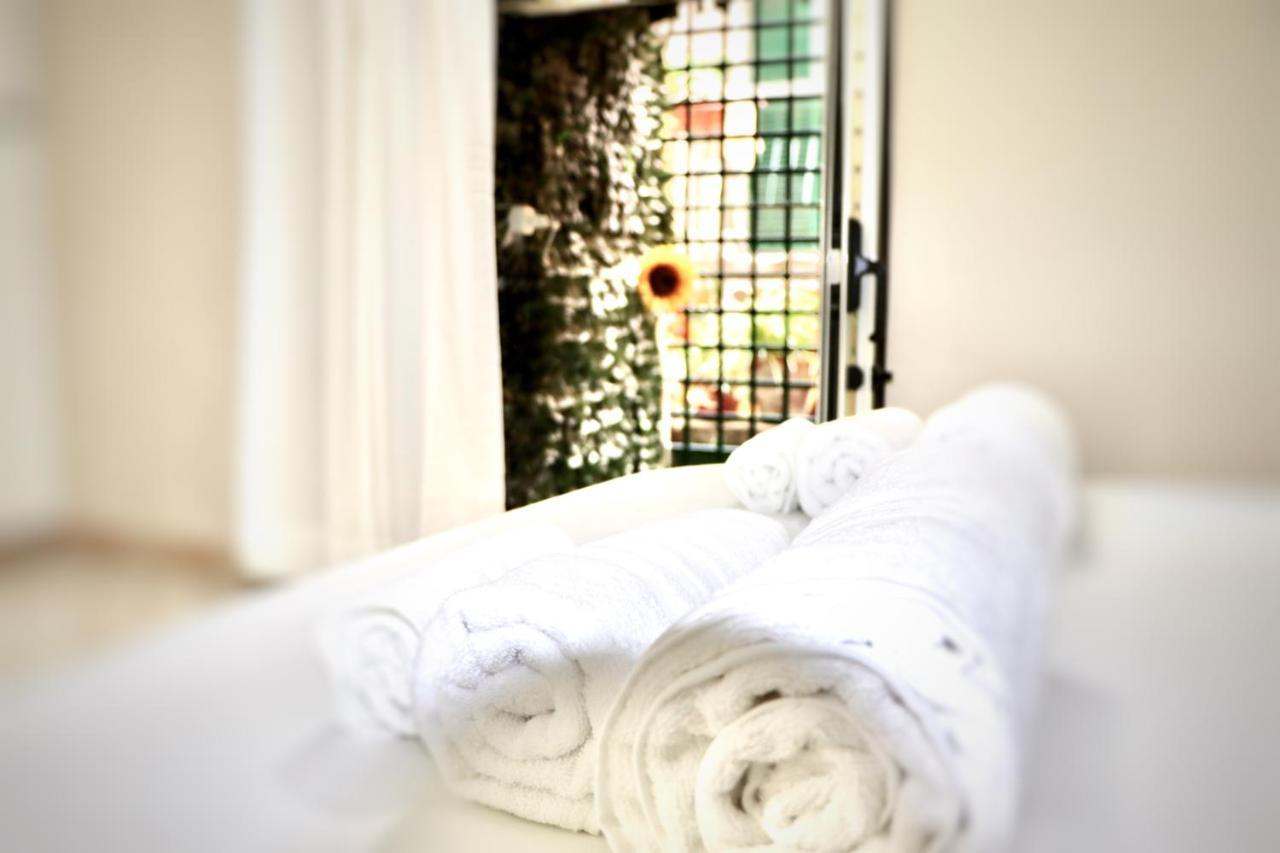 House Relax Apartment Centro Di Napoli Luaran gambar