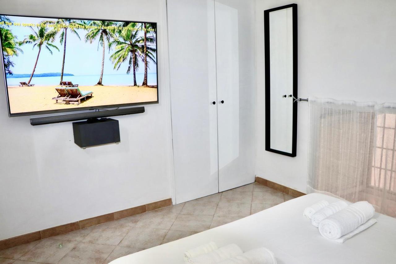 House Relax Apartment Centro Di Napoli Luaran gambar