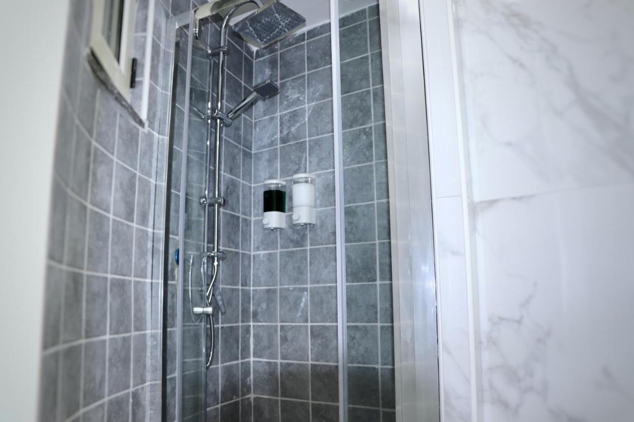 House Relax Apartment Centro Di Napoli Luaran gambar