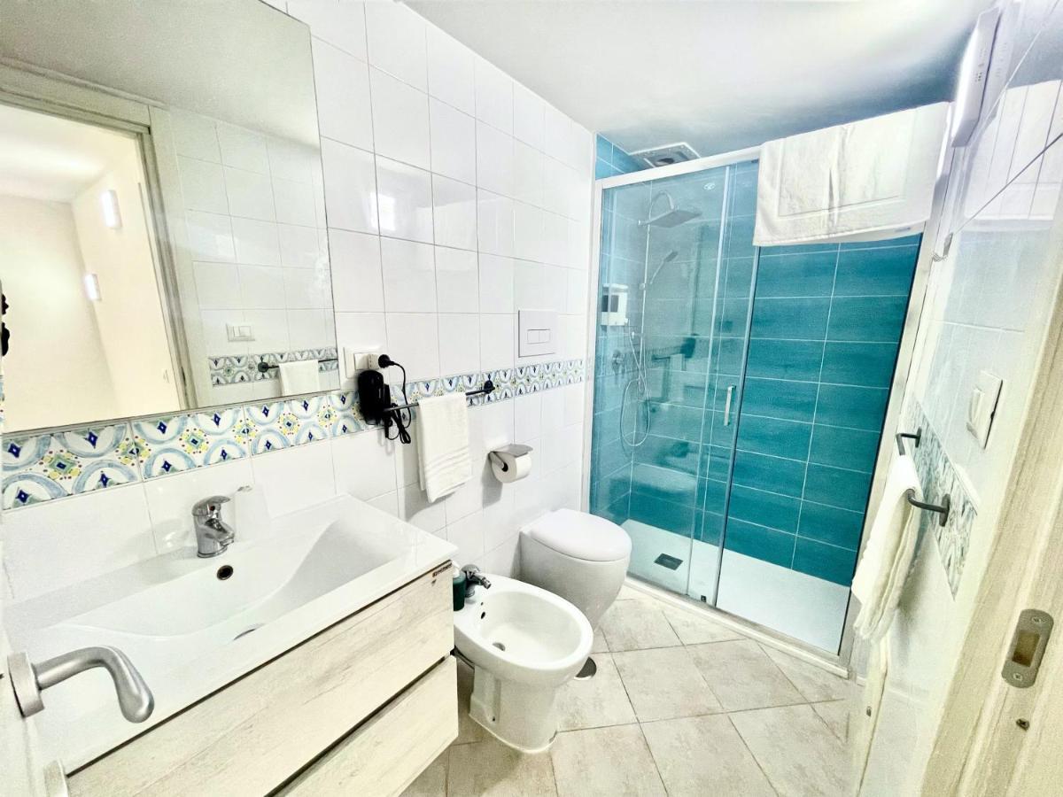 House Relax Apartment Centro Di Napoli Luaran gambar